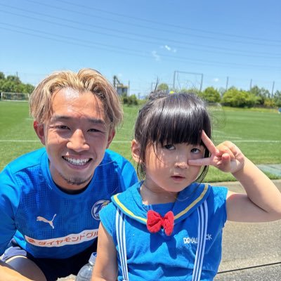 Rui63147398's profile picture. 大分トリニータのサポーター垢🐢🐰トリサポ歴22年、母と娘で参戦🔥今期ユニは野獄選手 #18 トリサポさん仲良くして下さい🙇‍♀️トリサポさんならフォロー歓迎✨✨娘の推し⇒宇津元選手、野獄選手🐢母の推し⇒野嶽選手、薩川選手です😊 使用📷#EOSR50