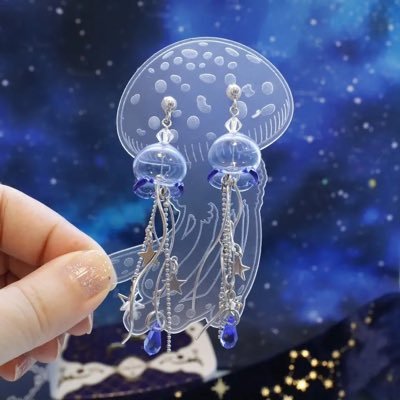 ムーミンとお菓子をこよなく愛し、青いアクセサリーと雑貨を作る生き物。 店主。 通販はこちらからhttps://t.co/lPeoFlAbF5