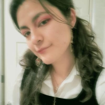 Antipatriarcal
Ate de tu corazón ✨
Protozoario escorpiano 🖤🔮
90% ansiedad 10% awa
Cualquier pronombre está bien, porque soy todo y nada al mismo tiempo 🕷️🫀