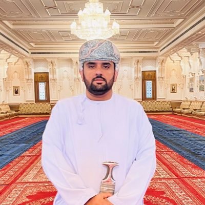 حافظ القرأن والسنة وشي من أشعار النظامية .... لا أقتني الاقنعه ~ لساني صريح ومهذب ~ شخصيتي متمردة إيجاباً ~ رصيدي معرفتكم.