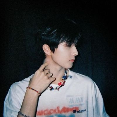 www_andjwi's profile picture. a very sane asteroid if you care to compare