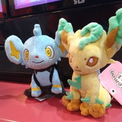 コリンクの「おりん」「こりん」「しえる」「デカリンク(おやぶん)」ルクシオ、レントラー、リーフィア、ゾロアの「マルク」、ニンフィアと、ポケポケでコリンク系統が実装されたのを機にポケモンに戻ってきた20代男子トレーナーのエルムの日常