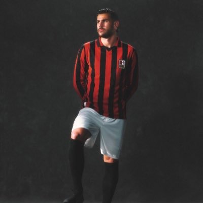 matteirob's profile picture. Graphic Designer, mi piace il blu ma il cuore è rosso/nero, osservo e annoto.