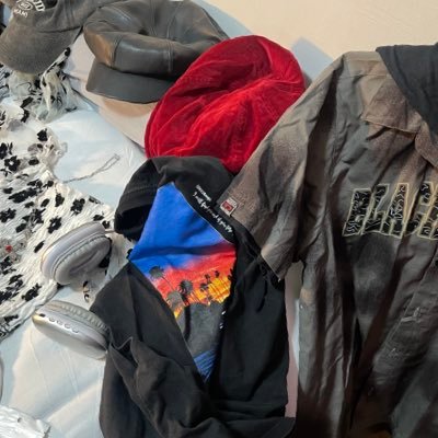 :💡 เสื้อผ้ามือสองเริ่มต้นหลักสิบบ! ૮₍ ˃ ⤙ ˂ ₎ა 4 ตัวส่งฟรี 3♡︎O % 🪞 ✦ ⁑ (ส่งในอุบลราคากันเอ้ง) ꊞ ( ใกล้มากส่งฟรีค้าบบ ) 3000% cf ใต้รูปหรือเดมมาค้าบ