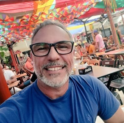 Pernambucano, Doutor em Matemática Computacional, Professor da UFRPE, Progressista e Petista de Carteirinha.