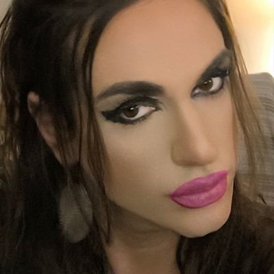 Feminine crossdresser from Athens 🌹 Sensual vibes, kinky fantasies & erotic content 🔞