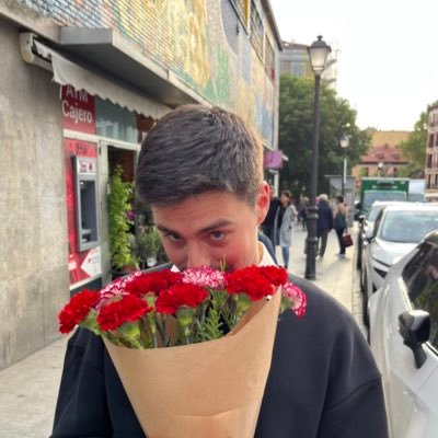 Periodista y escritor. 🔥LODO (2021), 🛣️LA ÚLTIMA SAUNA DEL MUNDO (2023),🏺FLORES Y RUINA (2024) en @DosBigotesEdit. ✍️XXII Promoción @fundacionagala.