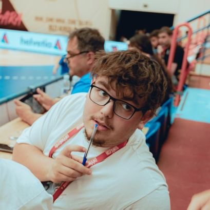 Sergi_Paez10's profile picture. Estudiante de Comunicación | Comunicación @REALUNIONDEIRUN. Narro al @CDBidasoa en  @txingudiradio .