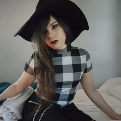 🔞 sexy as hell and unmotivated to succeed. over 30, nonbinary, never horny. keep me in your thoughts