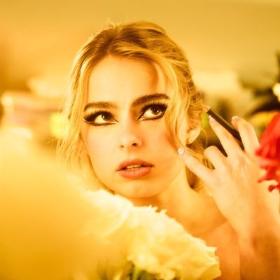 plasticdoll_x's profile picture. Gaga & Addison fan account 🤍 she/her
