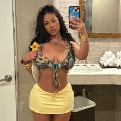 just a sexy woman God is helping, single and ready to have fun and mingle