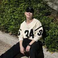 pm (@prettym00n_) 's Twitter Profile