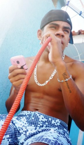 (...) ninguém é mais que ninguém ♪