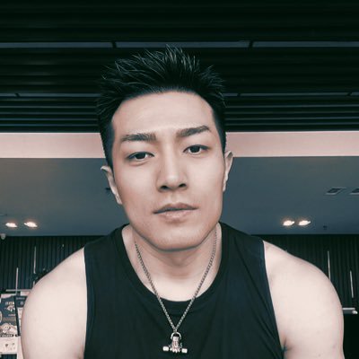 北京人 热爱运动热爱足球 曾是体校毕业的 现在是一名健身教练兼按摩师 领悟能力强 工作认真且积极 对未来充满无限希望💪