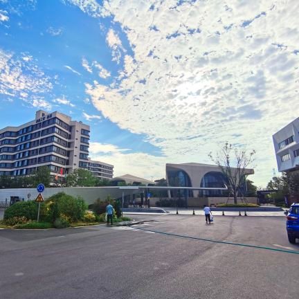 Elder care worker at Taikang Yuyuan. Passionate about aging with respect, warmth, and professional care.