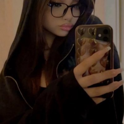 mayakirell's profile picture. 