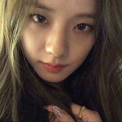 _bolinhodajisoo's profile picture. 지수🌹
