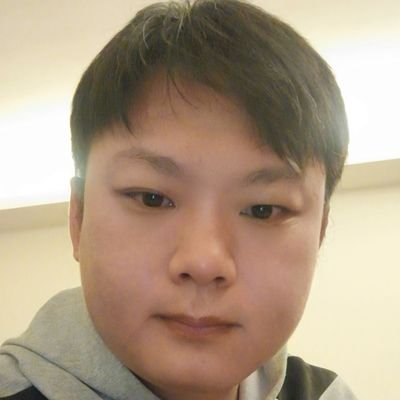 LongYoLin's profile picture. 我是小葉，習慣用安靜觀察世界，也偶爾用一句話讓人記住 我話不多，心不小，對的人，我會慢慢讓你看見真正的我 我不喜歡喧囂，但懂得熱情 不強求緣分，但相信每次遇見都有意義