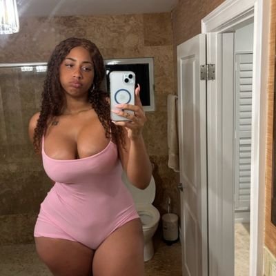 AngelFerna25733's profile picture. 