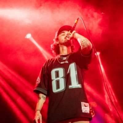 I make music but my tweets are for the birds 🏈#FlyEaglesFly