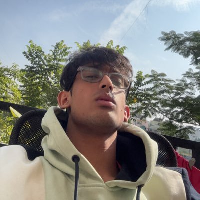 suraj ki baahon mein ab hai ye zindagi