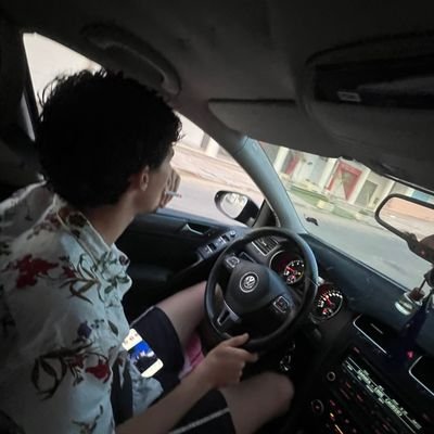 joji’s eyes with mommy issues into b8ks and b8bs ♉️🇹🇳 420🍃. 6’1