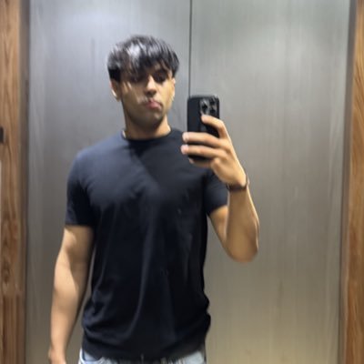 CtrlZSid's profile picture. 21| Trying to be a jacked 3d artist