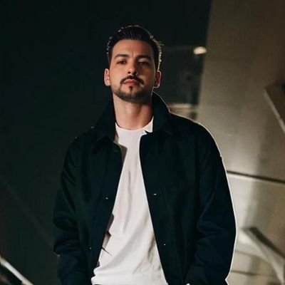 Alperen_C95's profile picture. Önüme bakıyorum