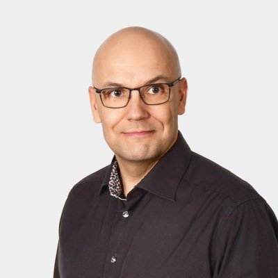 YTM, sosiaalityöntekijä. Valmistun erikoissosiaalityöntekijäksi Helsingin yliopistosta 15.9.2026. Aloitin tohtoriopinnot 1.8.2025 Jyväskylän yliopistossa.