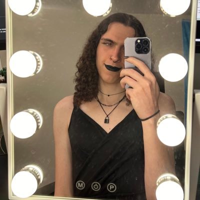 Violet0256's profile picture. 