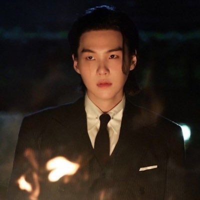 fearlessm00n's profile picture. 