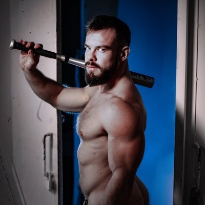 POLISH VERS HUNK MAN 😈 #OF #JFF DM to collab 📥. ➡️ https://t.co/RrHbAD5AU8