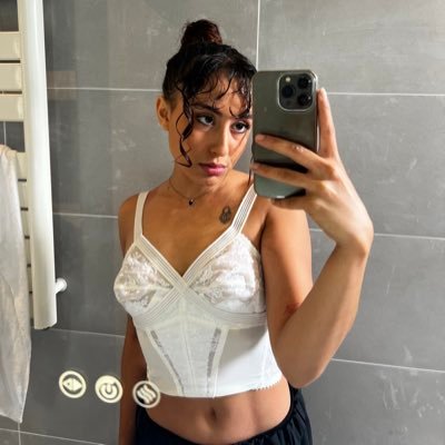👩🏽⚕️🦷🪥🤙🏽🥹💋🎤🎹🎸🧘🏽♀️: ma da ^^ si tu kiff follow !! haha