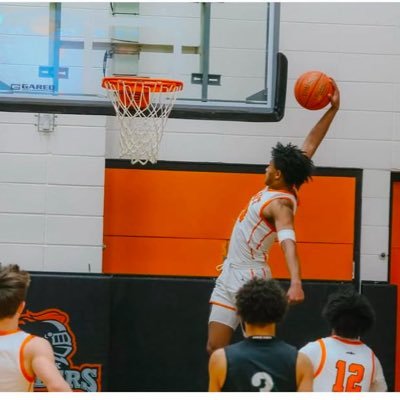 Sioux City East ‘26 | 6’ - 2” SG | contact: yusufbrothersbasketball @gmail.com | IG ~ Yusuf Brothers Basketball