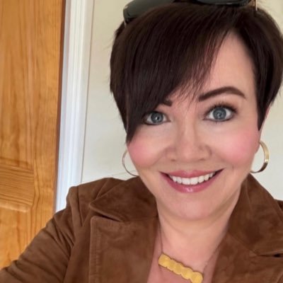 Belfast/Dublin journalist, Brontephile, book lover