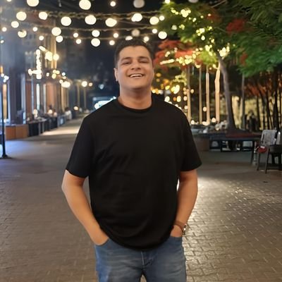 من مرّ من هنا فليتذكر امي بالدعاء..
اللهم ارحمها واغفر لها واجعلها من الشهداء الصالحين واجعل قبرها روضه من رياض الجنه واغسلها بالماء الثلج والبرد وارضيها عني