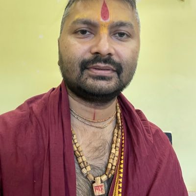 A devotee of Prabhu’s feet 🦶, Disciple of Param Pujya Sri Sadguru Bhagwan - Sri Dheer Sameer Sadguru Sewa, Vrindavan Dham, Srī Vaishnav | Rāmānandī🥀..🙌🏼