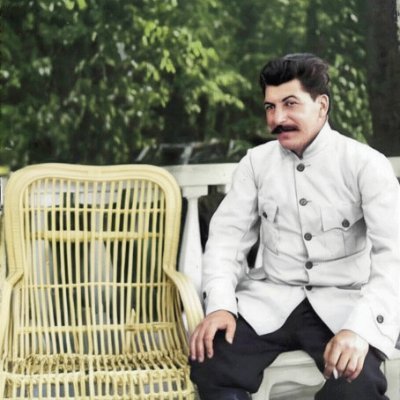 nevaneverneva's profile picture. here for memes and tech.