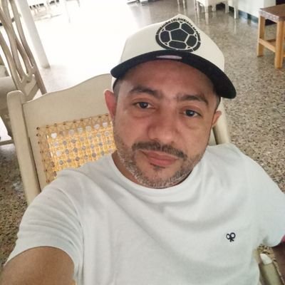 Administrador de Empresas!!!,vallenato, amante del fútbol, la música, soy vieja ola lo acepto.
