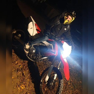 Que la musica te lleve  hasta donde nadie logró llegar.
Aguanten mis sobrinos!. El mar...
 La weed. y Caoba🐾🖤.
Ahora le vas a pedir disculpas a Gaston Fasito!