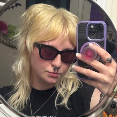 25 ⋆ they/he ⋆ idiot lesbian 🐆 @feelsomethingg 💌🦇