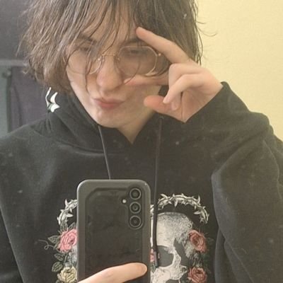 SanrioFemboy's profile picture. |he/they 🌸
soft boy energy 🤍
Cinnamoroll stan 🐶☁️
living off iced coffee + compliments 🧋💙
here to spread pastel vibes and steal hoodies 💫
