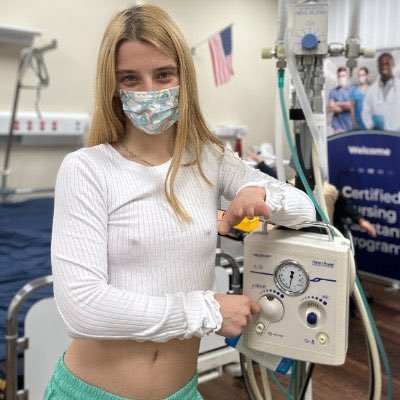 21 /🇺🇸/ CNA intensive care unit 🏥cutest nursing assistant :)