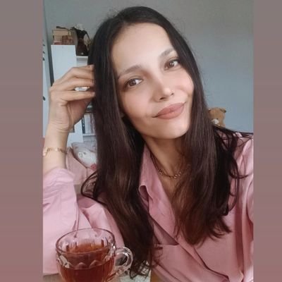 BenbirMasal's profile picture. Dönüşüyor 💚

A♥️