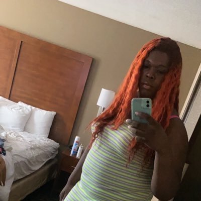 lewinskii91's profile picture. I SIGN NDAs & This Throat gotta switch on it