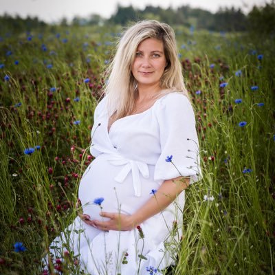 12 let jsem stírala lidem krev, desinfikovala, utěšovala, resuscitovala, balila mrtvé, držela za ruce a byla v pohodě. A pak jsem se stala mámou a manželkou...
