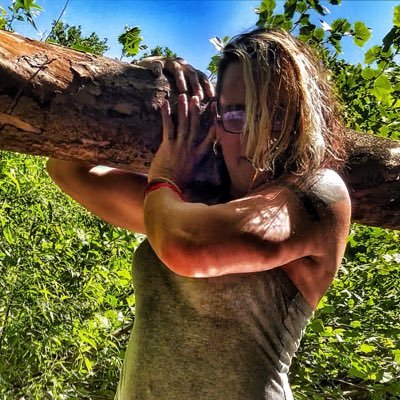 Pansexual TransFem Exibitionist that can probably lift you straight of the ground