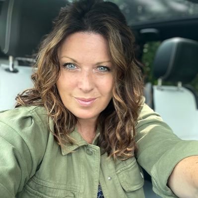 learn to love yourself and the rest will follow. Love my life, my hubby family & dogs🌻🐾📚🇬🇧 No DMs. You WILL be blocked 🚫