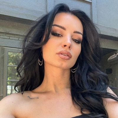 Ex wrestler turned Gothic model, because why not. 18+. If I say no, I mean no. Female writer. Friendly writer. I hate liars. Dont lie to me. I will find out.