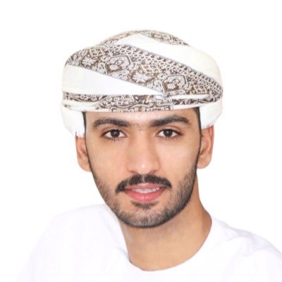 كاتب | طالب جامعي بتخصص الاتَّصال الجماهيري - إعلام | أجد في الحروف ملاذًا لروحي، وفي الكلمات ملجأً لأفكاري المتناثرة، أخلق من الفوضى نظامًا ومن الصمت صوتًا.